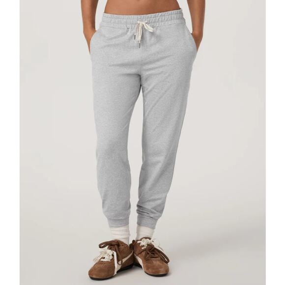 Vuori Pants - Vuori Women size Large Gray Performance Jogger Sweatpants Athleisure Loungewear